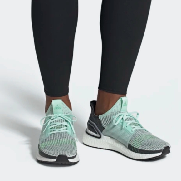 NWT adidas UltraBoost 19 Men's Running Shoes - Picture 3 of 4